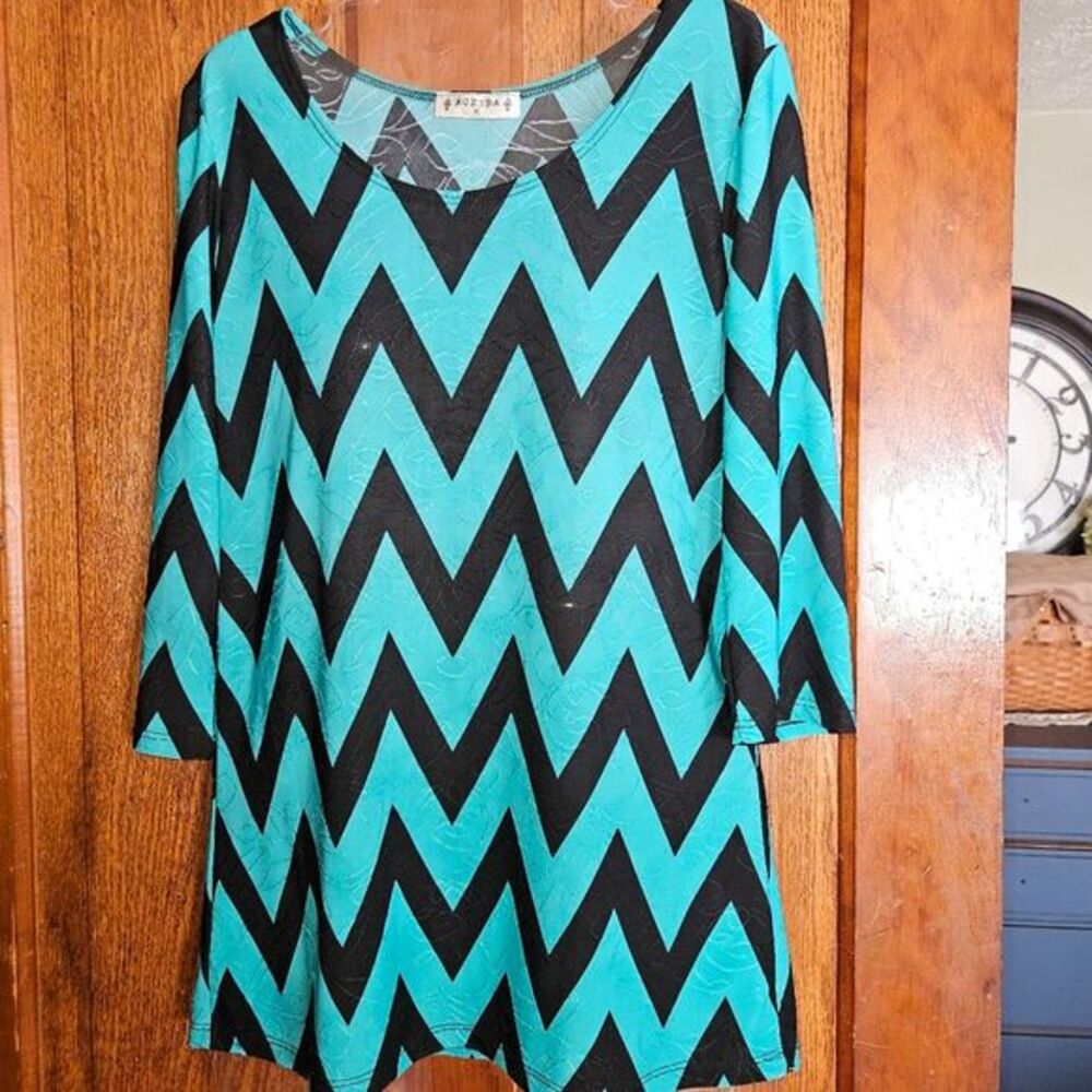 Agenda Women's Chevron Jacquard 3/4 Sleeve Top M | Multicolor Stretch Knit